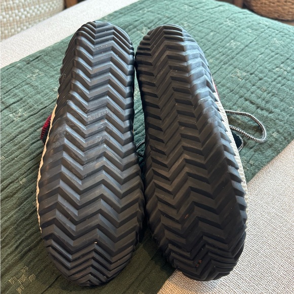 New Sorel Red and Black Plaid Waterproof Ankle Boots - Picture 6 of 8